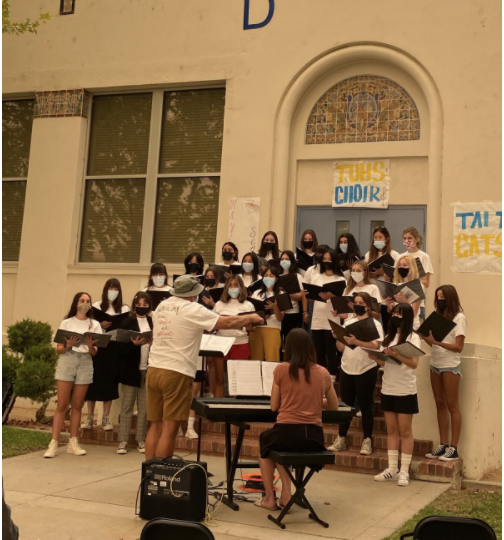 Mayfield’s Women’s Ensemble perform at a choral exchange at Taft Union High School in Taft, California. Photo taken by Ms. Katie Waferling.