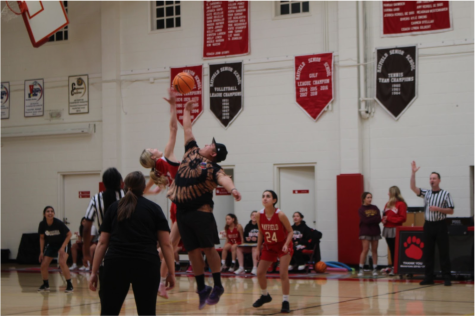 Christine Ellis ‘25 and Adrian Garcia battle for the first possession. 