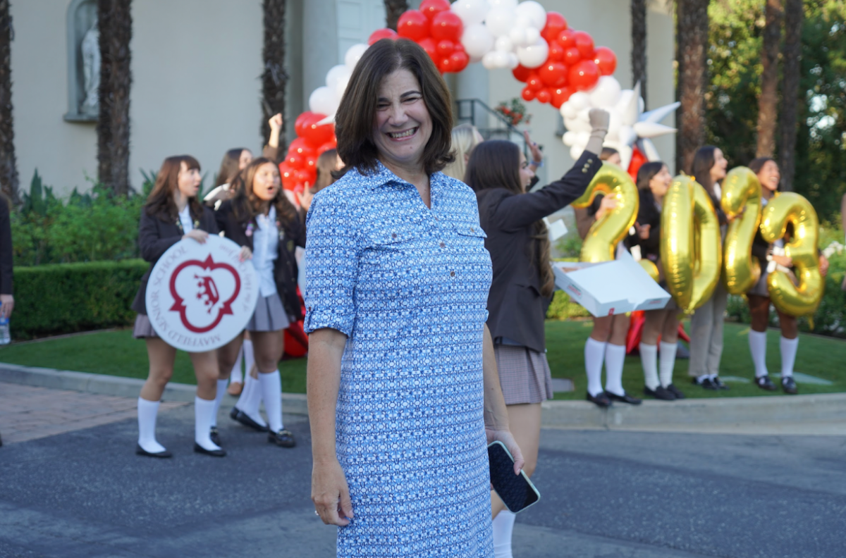 Mrs. Farrell, Mayfield’s new head of school, welcoming students on the first day of school with the Student Council!
