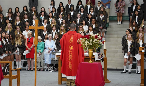 Reverend Steve Corder implored the congregation to achieve unity and “grow together as peacebuilders.” (Mayfield Crier).
